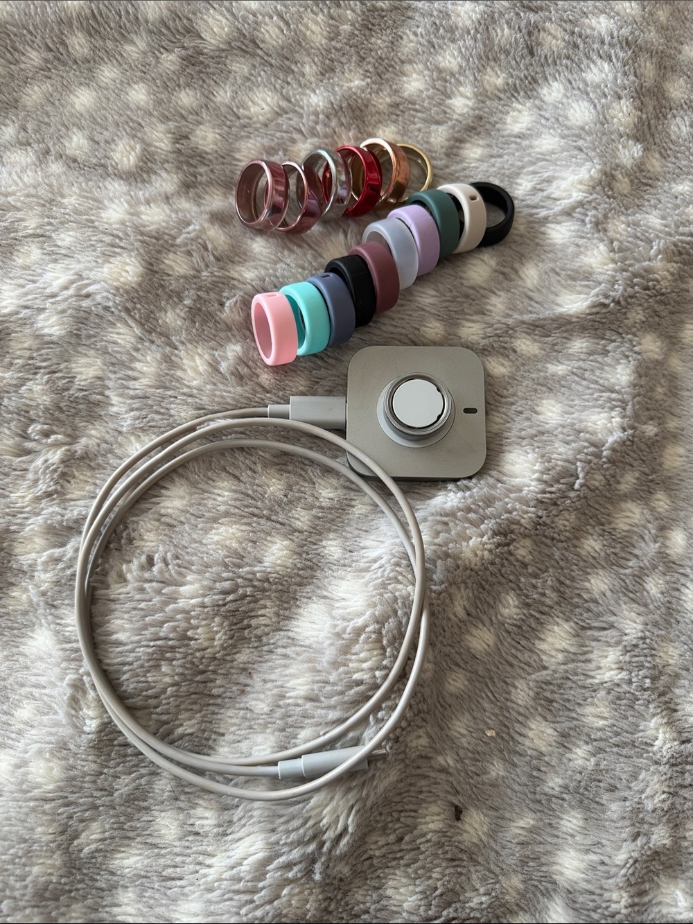 Oura Ring 4 size 8 & Accessories Set with Multicolor Silicone and Metallic Rings